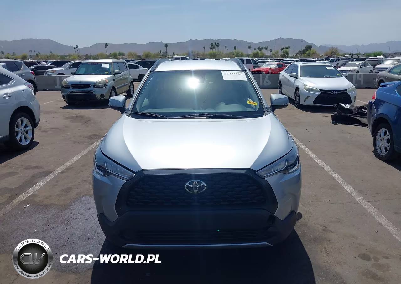 2022 Toyota Corolla Cross Le VIN:7MUCAAAG9NV015215 - 12