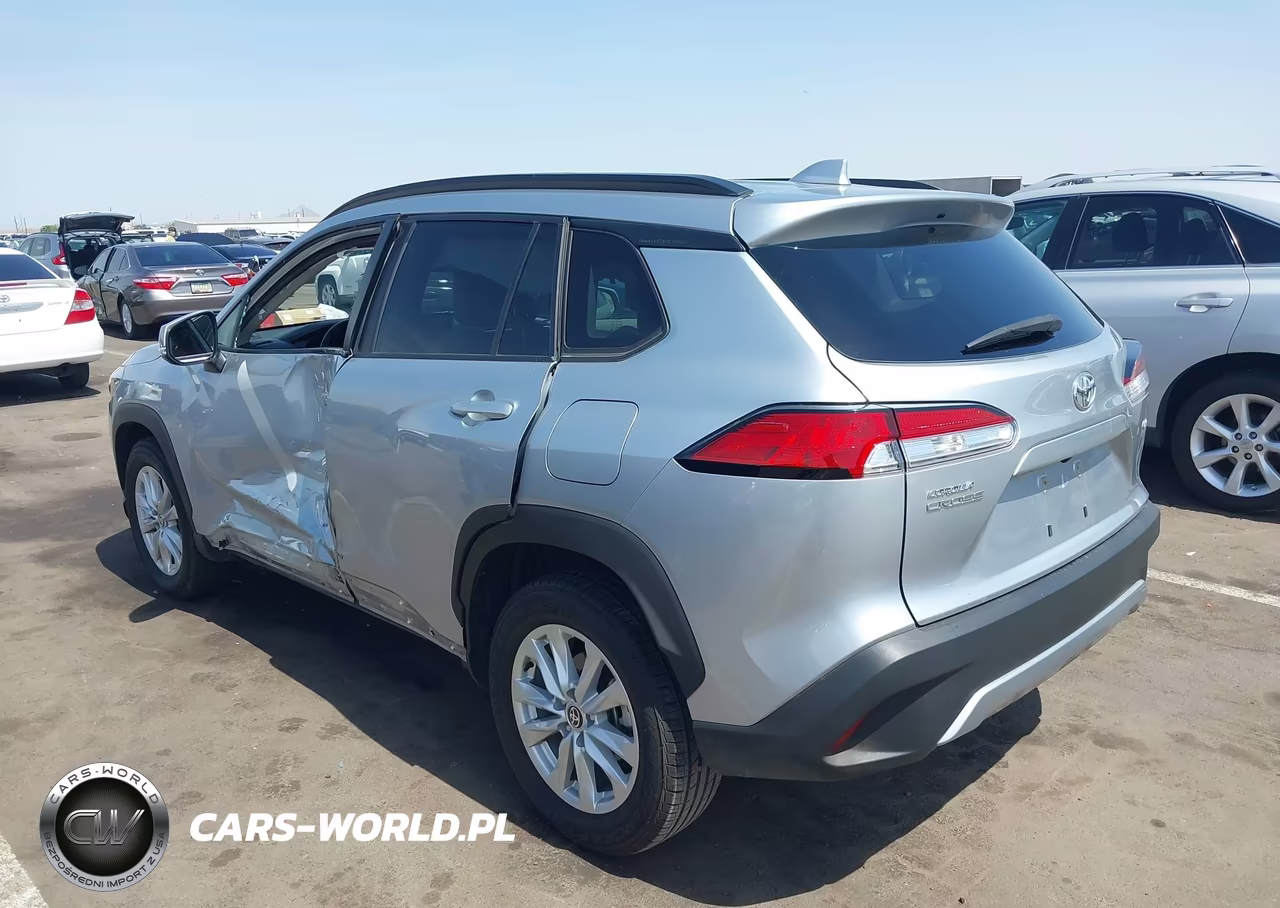 2022 Toyota Corolla Cross Le VIN:7MUCAAAG9NV015215 - 3