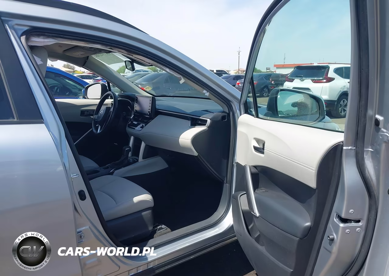 2022 Toyota Corolla Cross Le VIN:7MUCAAAG9NV015215 - 5