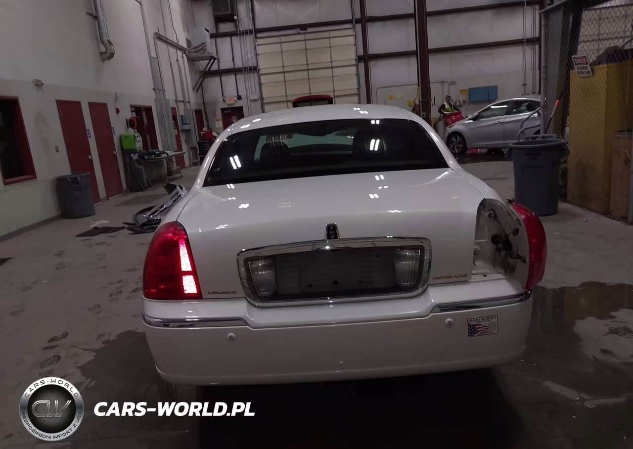 2003 Lincoln Town Car Signature VIN:1LNHM82W23Y623161 - 17