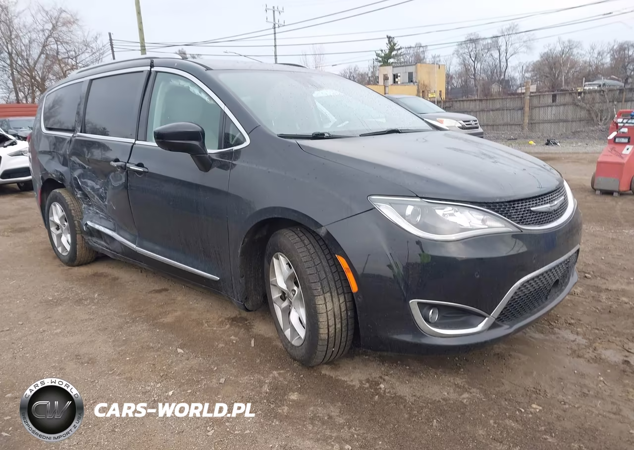 2017 Chrysler Pacifica Touring-L Plus