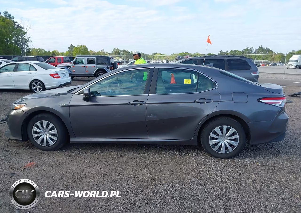 2020 Toyota Camry Le Hybrid VIN:4T1L31AK7LU523695 - 14