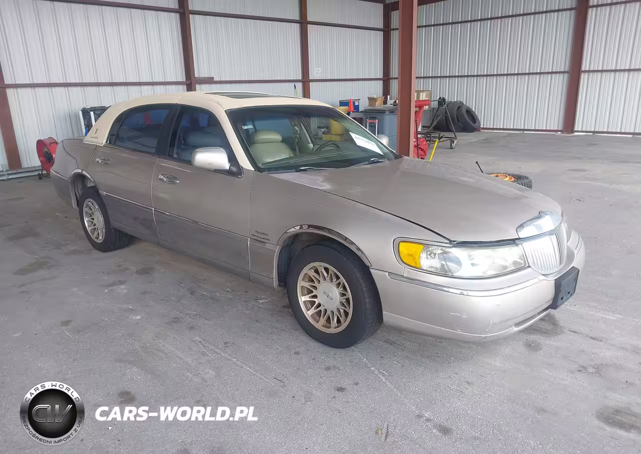 1999 Lincoln Town Car Signature