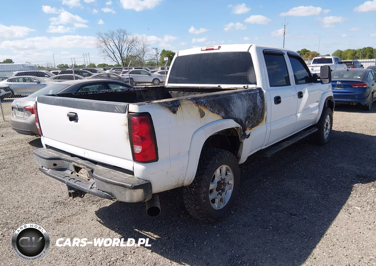 2004 Chevrolet Silverado 2500Hd Ls VIN:1GCHK23104F128206 - 4