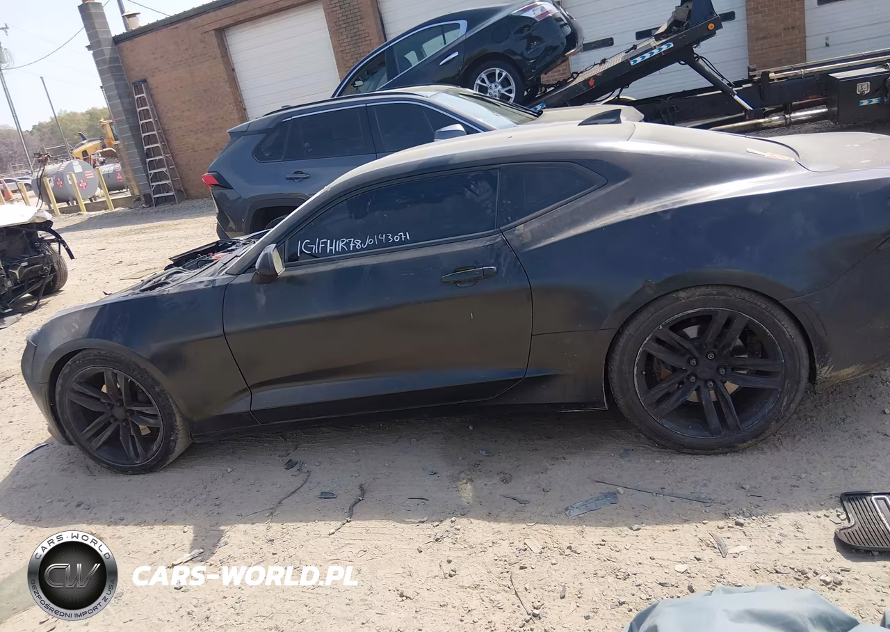 2018 Chevrolet Camaro 2Ss VIN:NCS108715 - 14