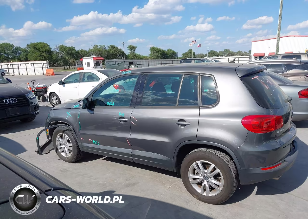 2012 Volkswagen Tiguan S VIN:WVGAV7AX0CW004105 - 14
