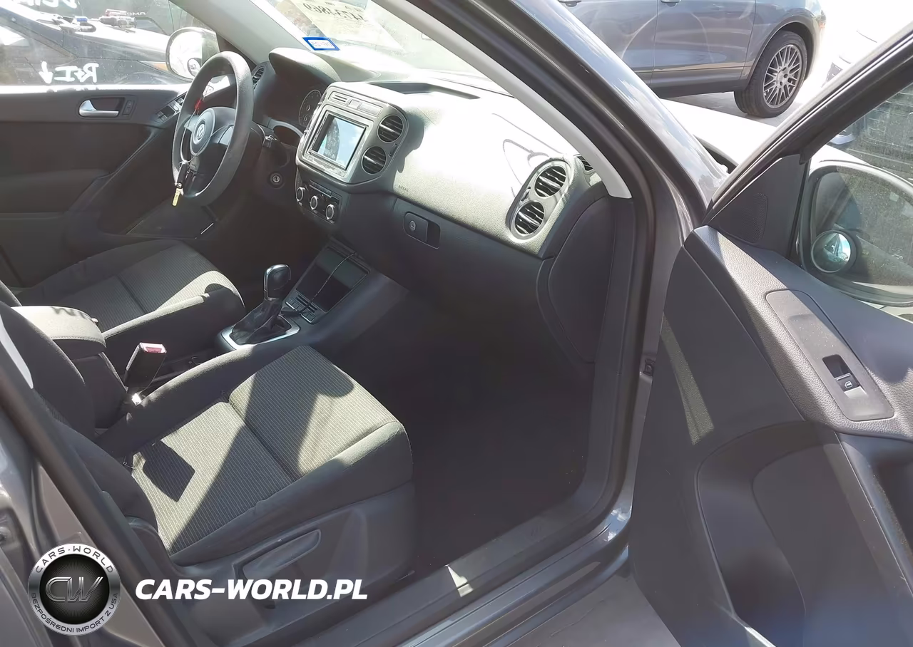 2012 Volkswagen Tiguan S VIN:WVGAV7AX0CW004105 - 5
