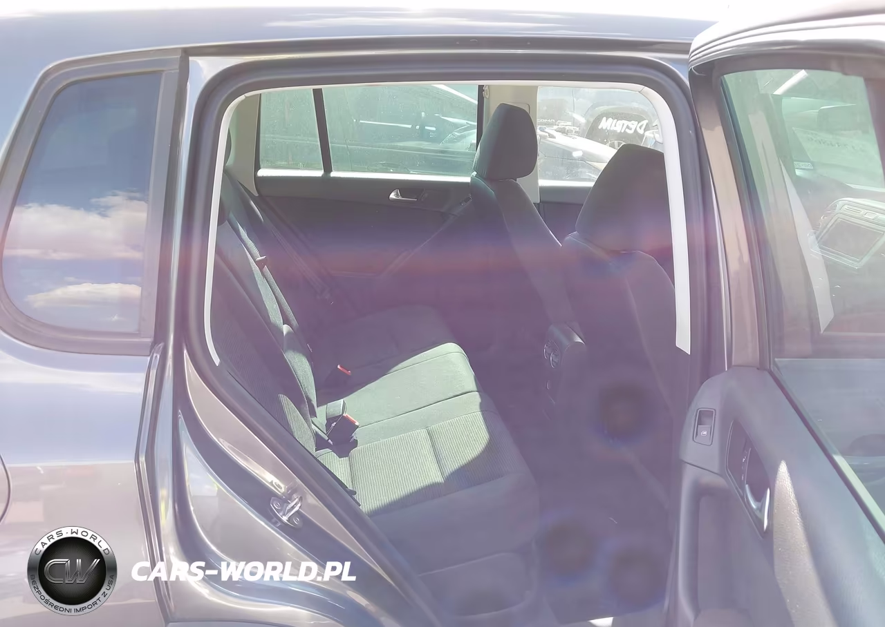 2012 Volkswagen Tiguan S VIN:WVGAV7AX0CW004105 - 8
