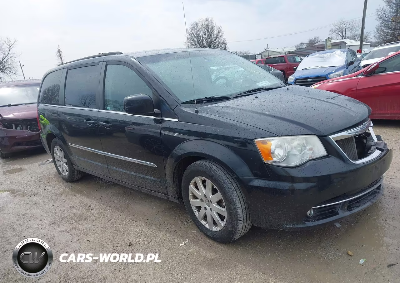 2013 Chrysler Town & Country Touring – zdjęcie 1 z 15