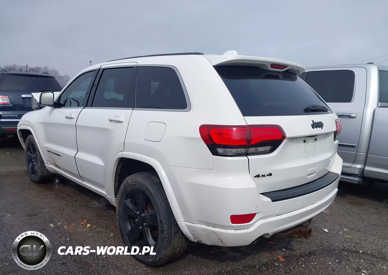 2015 Jeep Grand Cherokee Altitude VIN:1C4RJFAG6FC228823 - 3