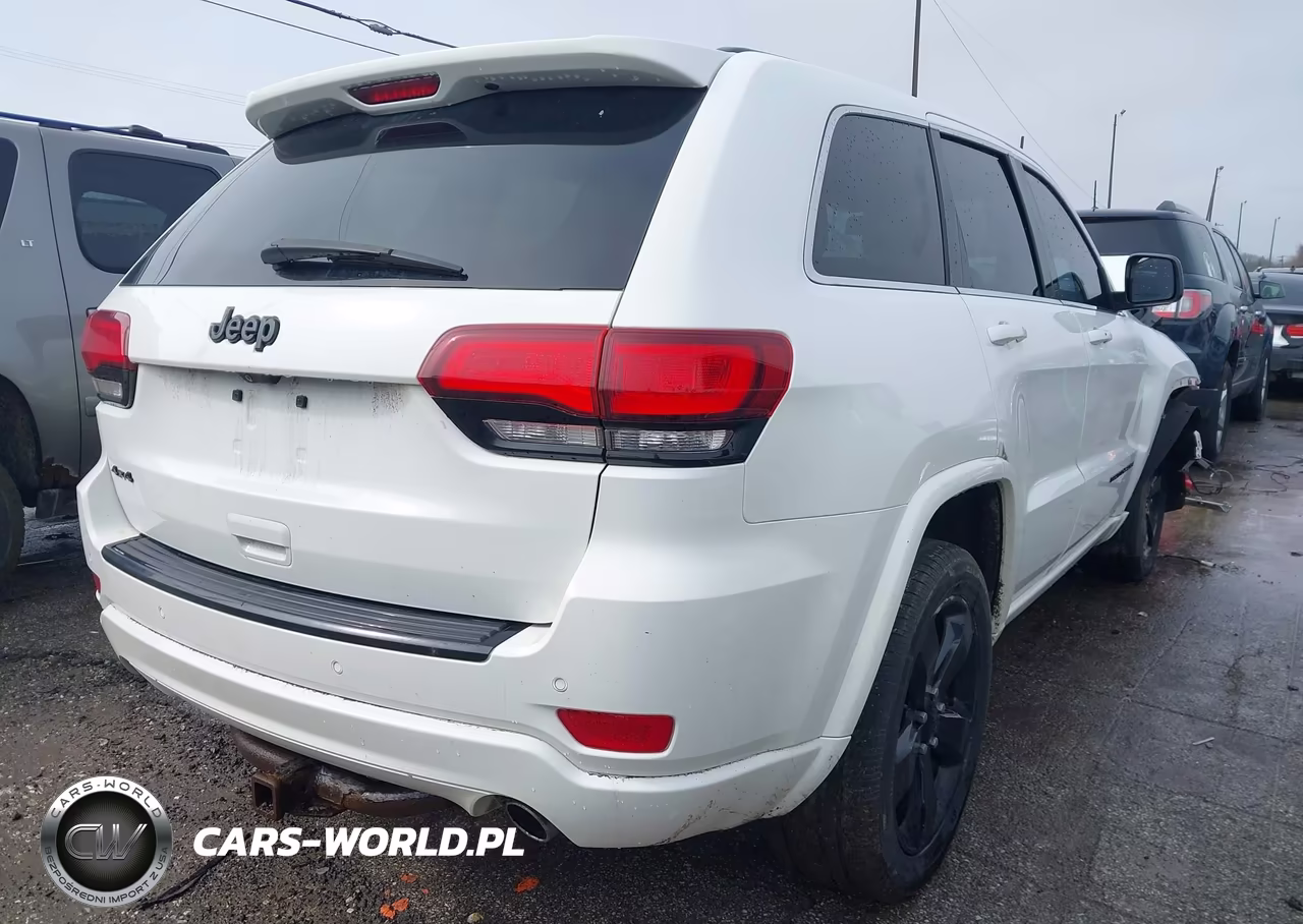 2015 Jeep Grand Cherokee Altitude VIN:1C4RJFAG6FC228823 - 4