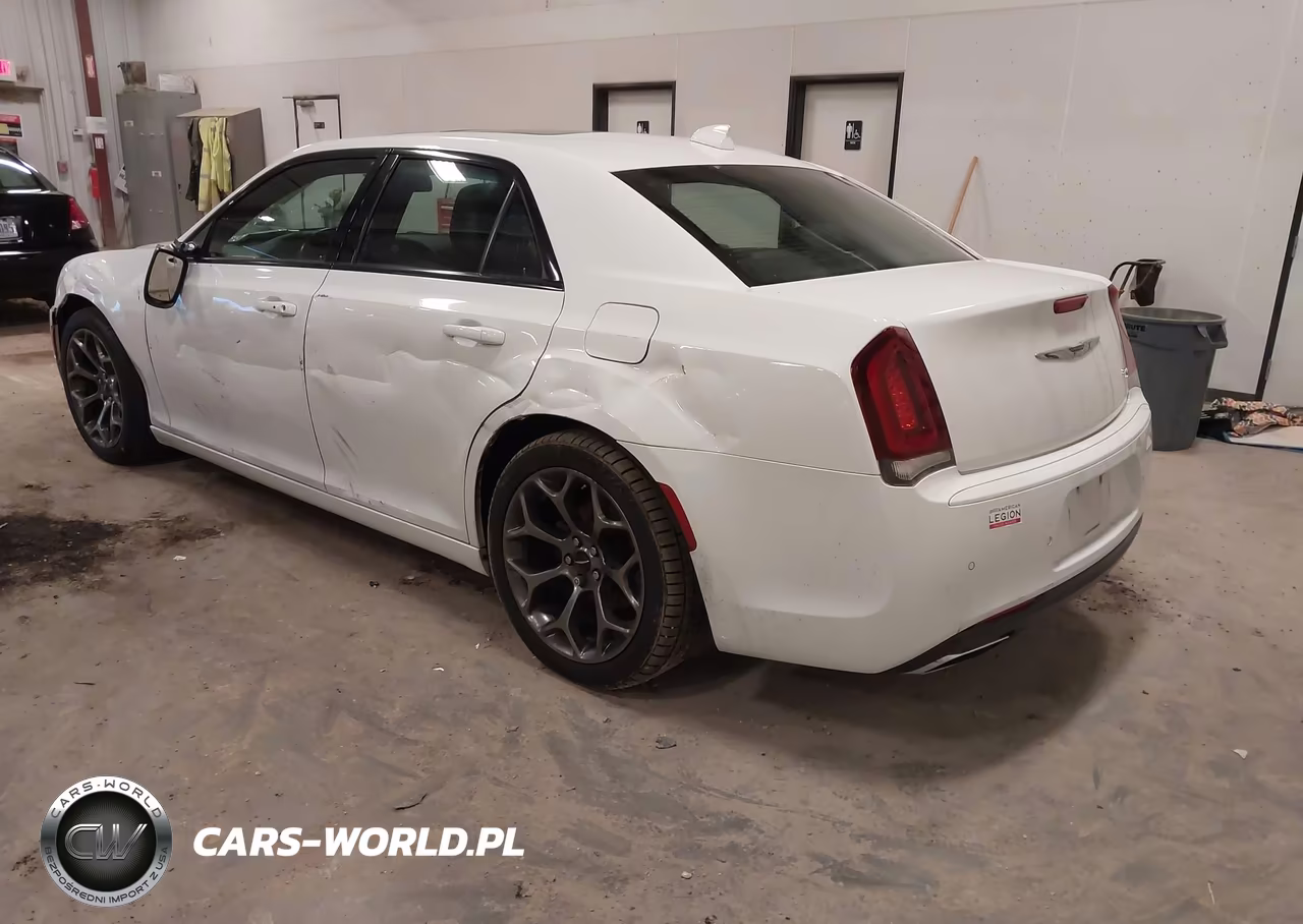 2016 Chrysler 300 300S VIN:2C3CCABG2GH287176 - 3