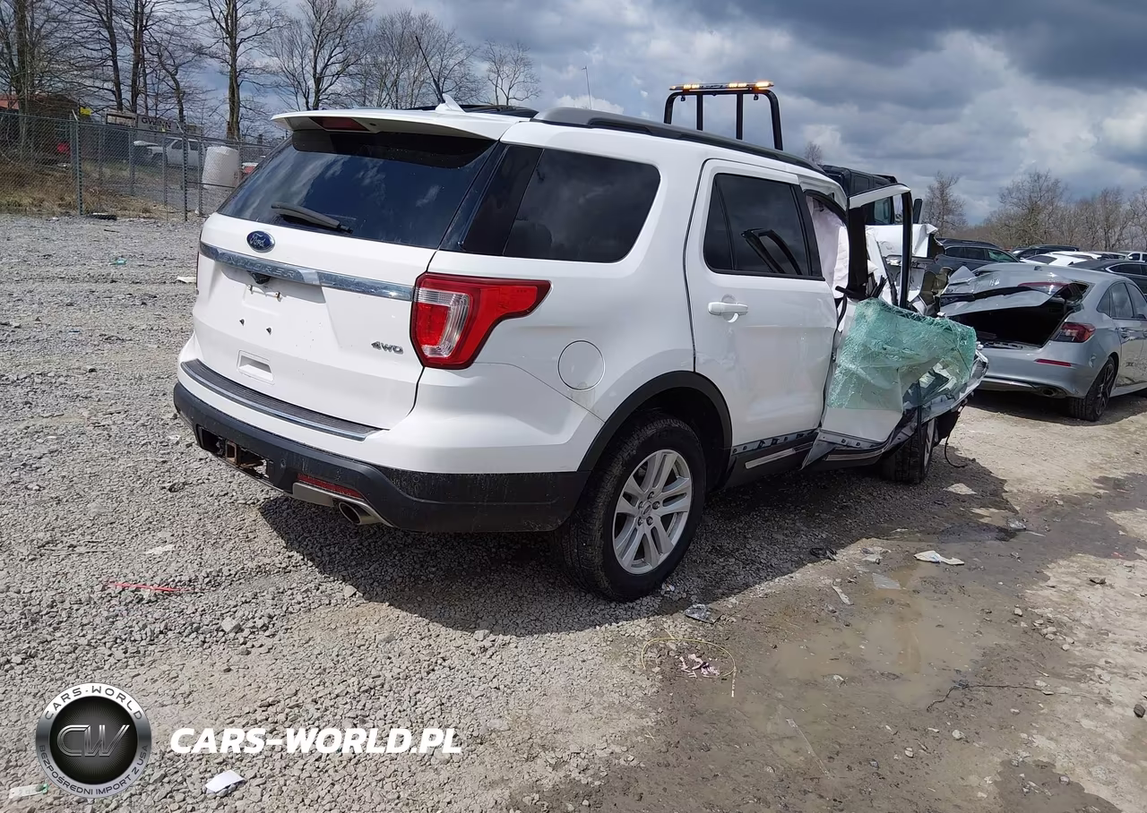 2018 Ford Explorer Xlt VIN:1FM5K8D8XJGA01868 - 4
