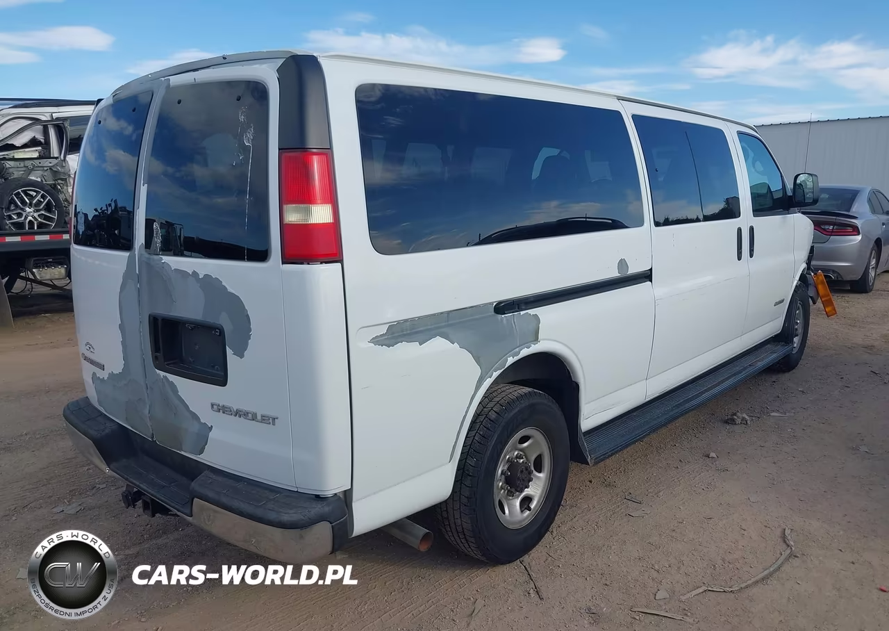 2004 Chevrolet Express VIN:1GAHG39U041173242 - 4