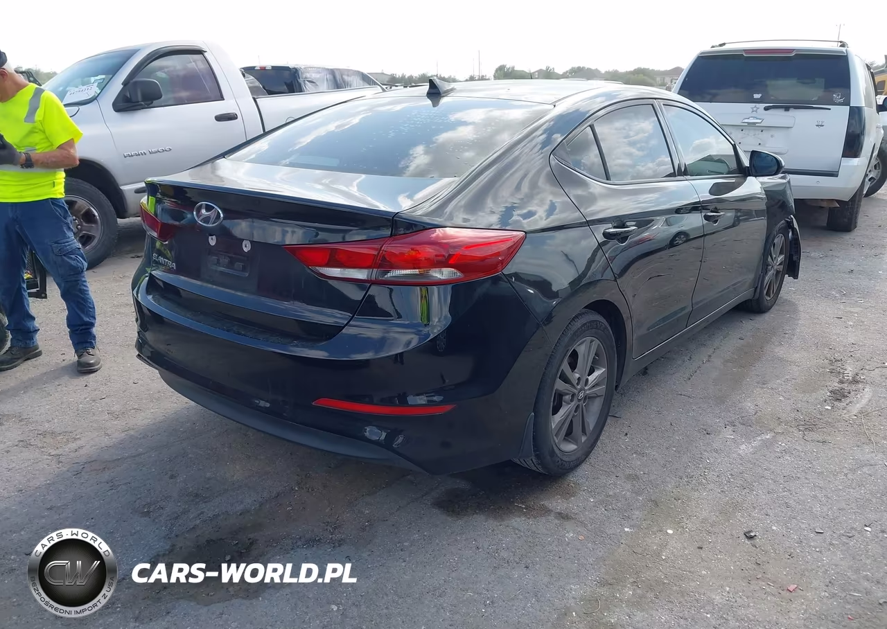 2018 Hyundai Elantra Value Edition VIN:5NPD84LF8JH309222 - 4