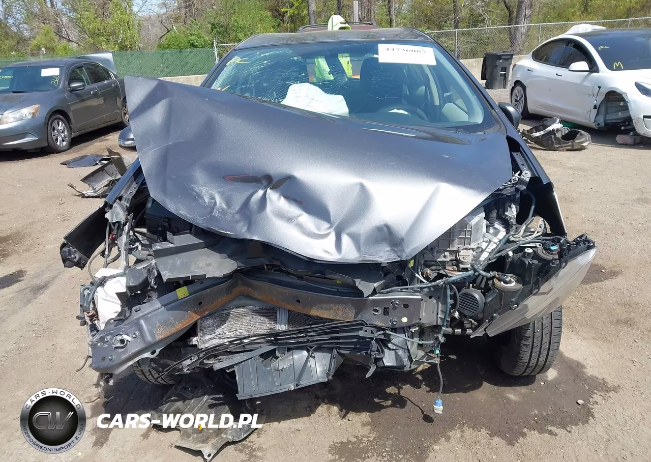 2013 Toyota Prius C Two VIN:JTDKDTB37D1550740 - 10