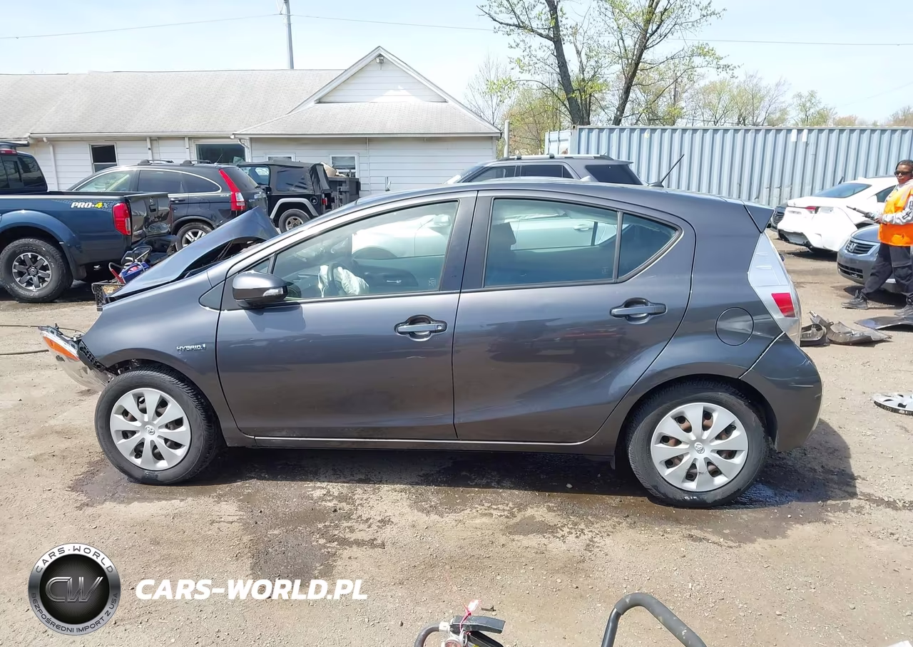 2013 Toyota Prius C Two VIN:JTDKDTB37D1550740 - 15
