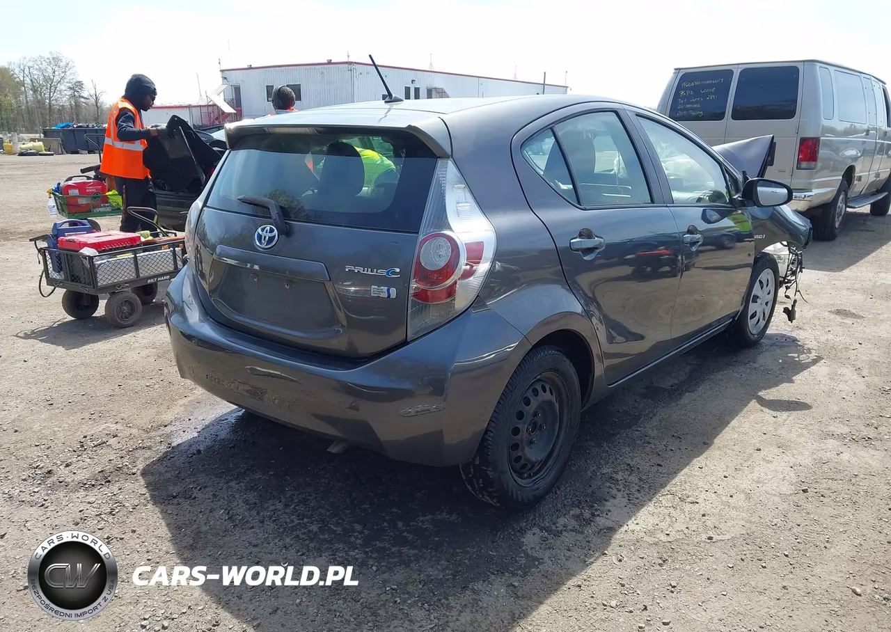 2013 Toyota Prius C Two VIN:JTDKDTB37D1550740 - 4