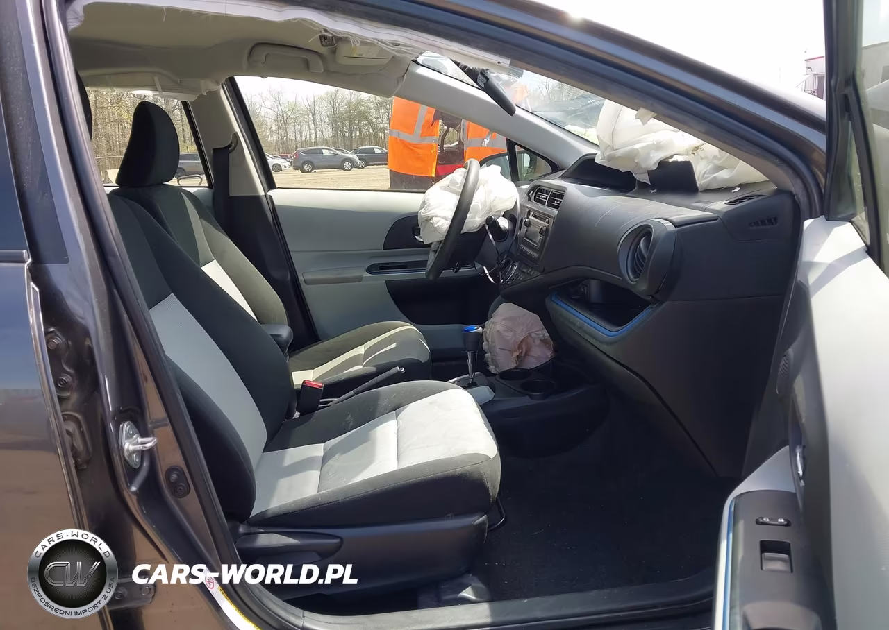 2013 Toyota Prius C Two VIN:JTDKDTB37D1550740 - 5