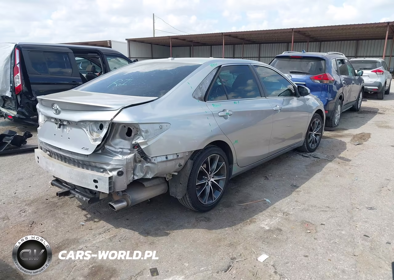 2015 Toyota Camry Xse VIN:4T1BF1FK0FU990151 - 4