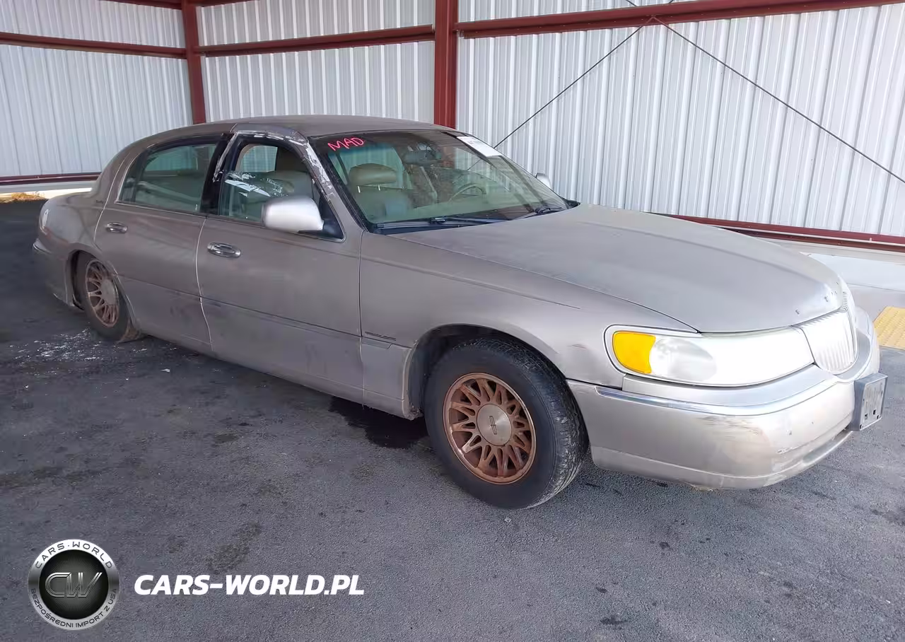 2000 Lincoln Town Car Signature