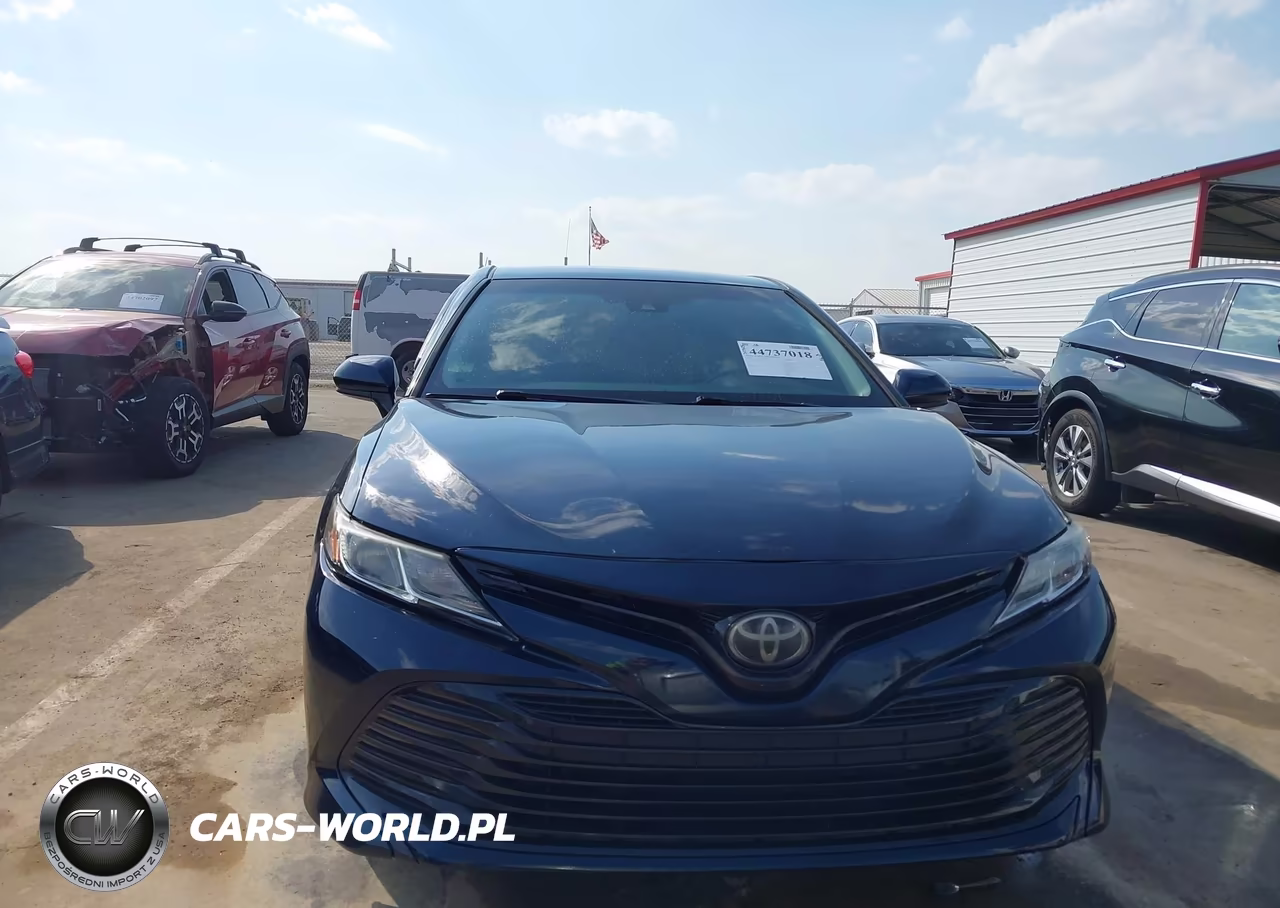 2018 Toyota Camry Le VIN:4T1B11HK7JU643145 - 12