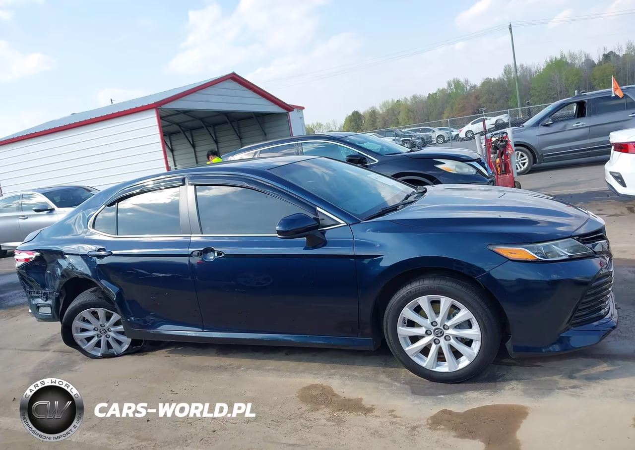 2018 Toyota Camry Le VIN:4T1B11HK7JU643145 - 13