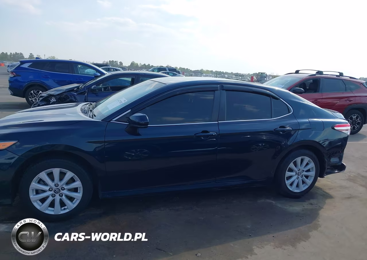 2018 Toyota Camry Le VIN:4T1B11HK7JU643145 - 14
