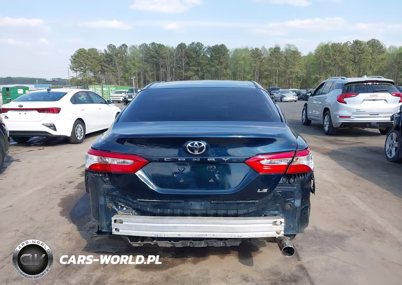 2018 Toyota Camry Le VIN:4T1B11HK7JU643145 - 16