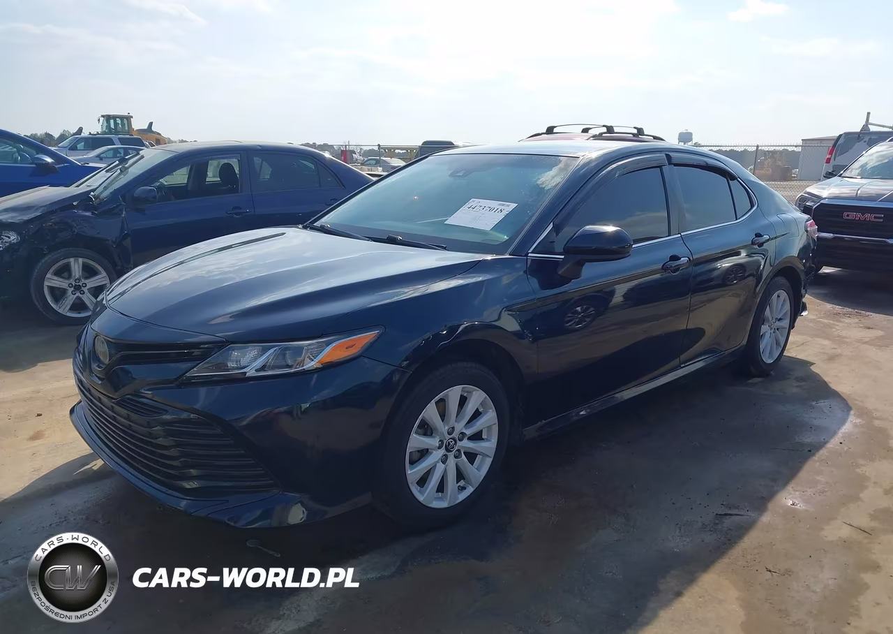 2018 Toyota Camry Le VIN:4T1B11HK7JU643145 - 2