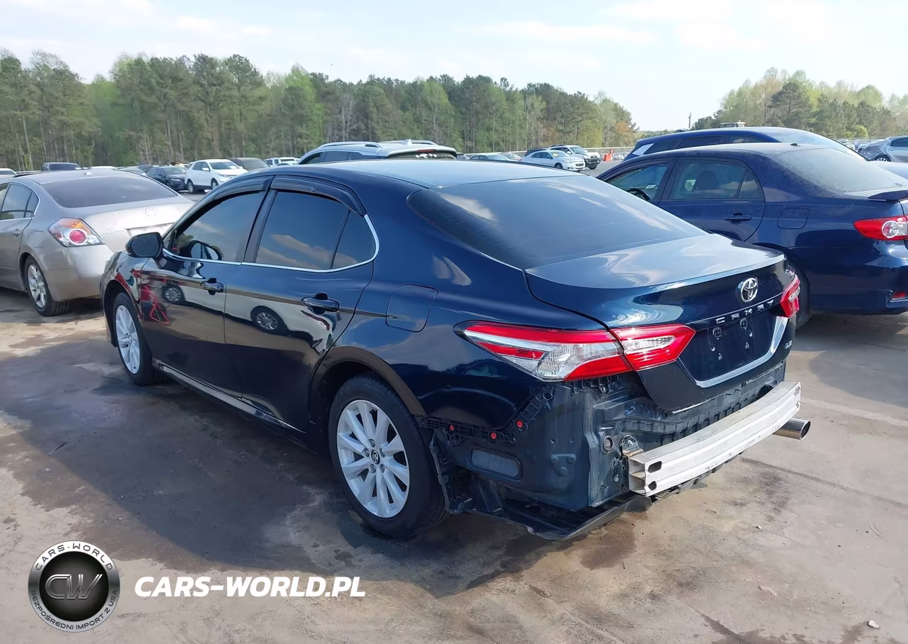 2018 Toyota Camry Le VIN:4T1B11HK7JU643145 - 3