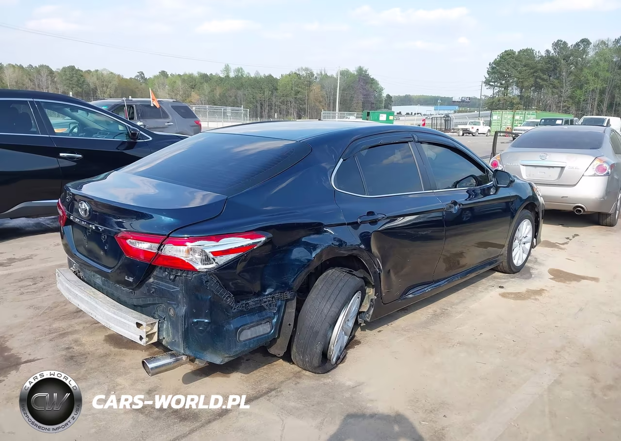 2018 Toyota Camry Le VIN:4T1B11HK7JU643145 - 4