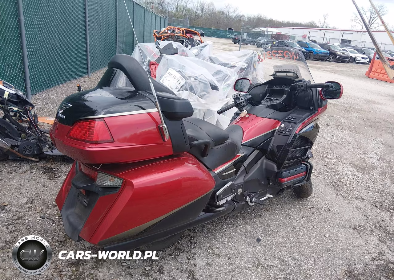 2015 Honda Gl1800 VIN:JH2SC68W3FK100111 - 4