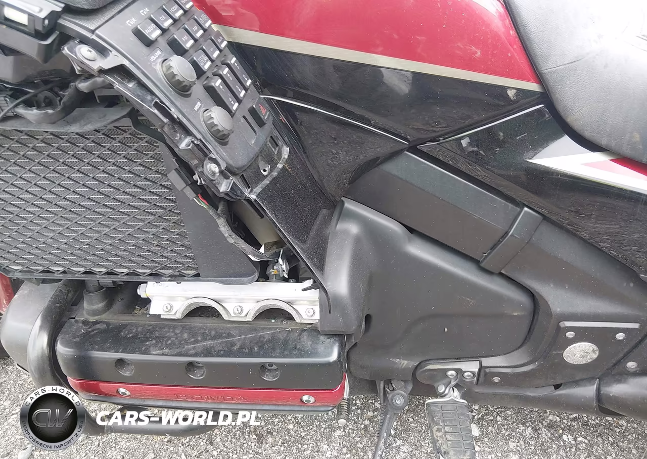 2015 Honda Gl1800 VIN:JH2SC68W3FK100111 - 9