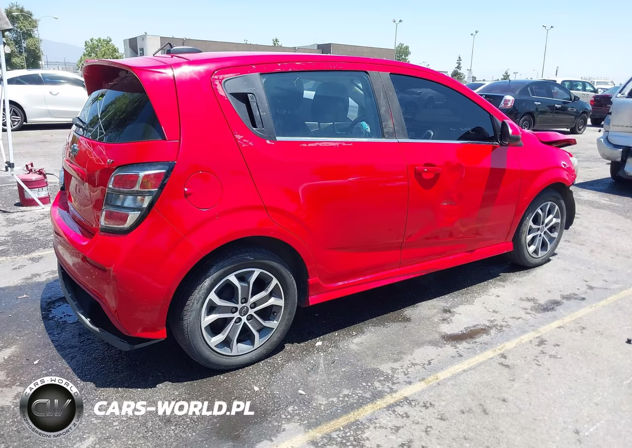 2018 Chevrolet Sonic Lt Auto VIN:1G1JD6SB9J4137399 - 4