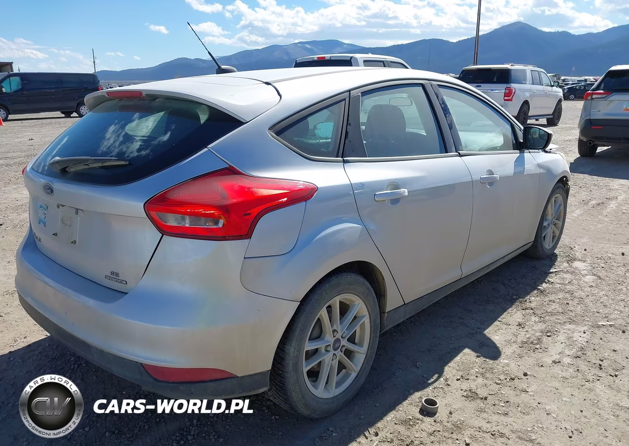 2015 Ford Focus Se VIN:1FADP3K25FL204559 - 4