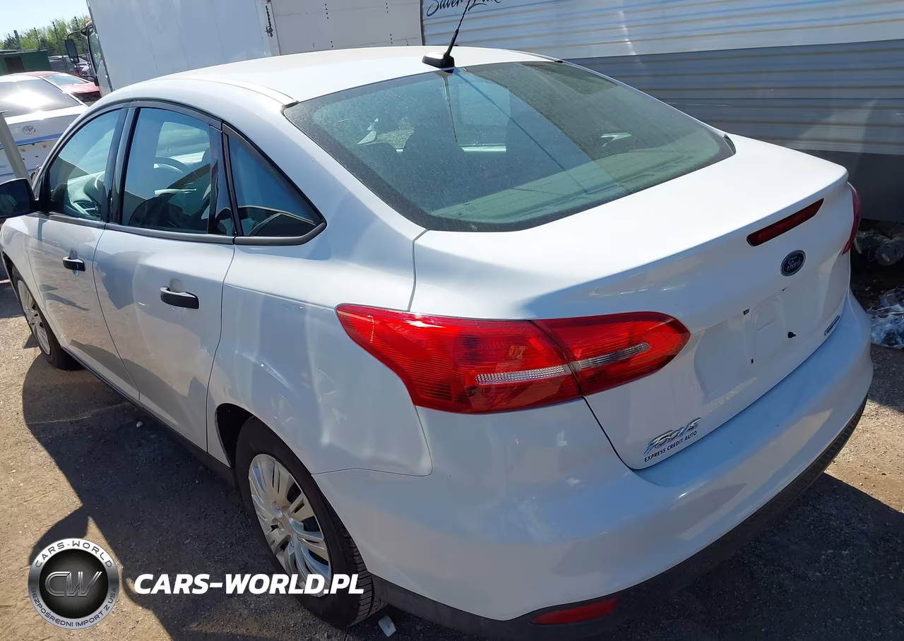 2016 Ford Focus S VIN:1FADP3E25GL253080 - 3