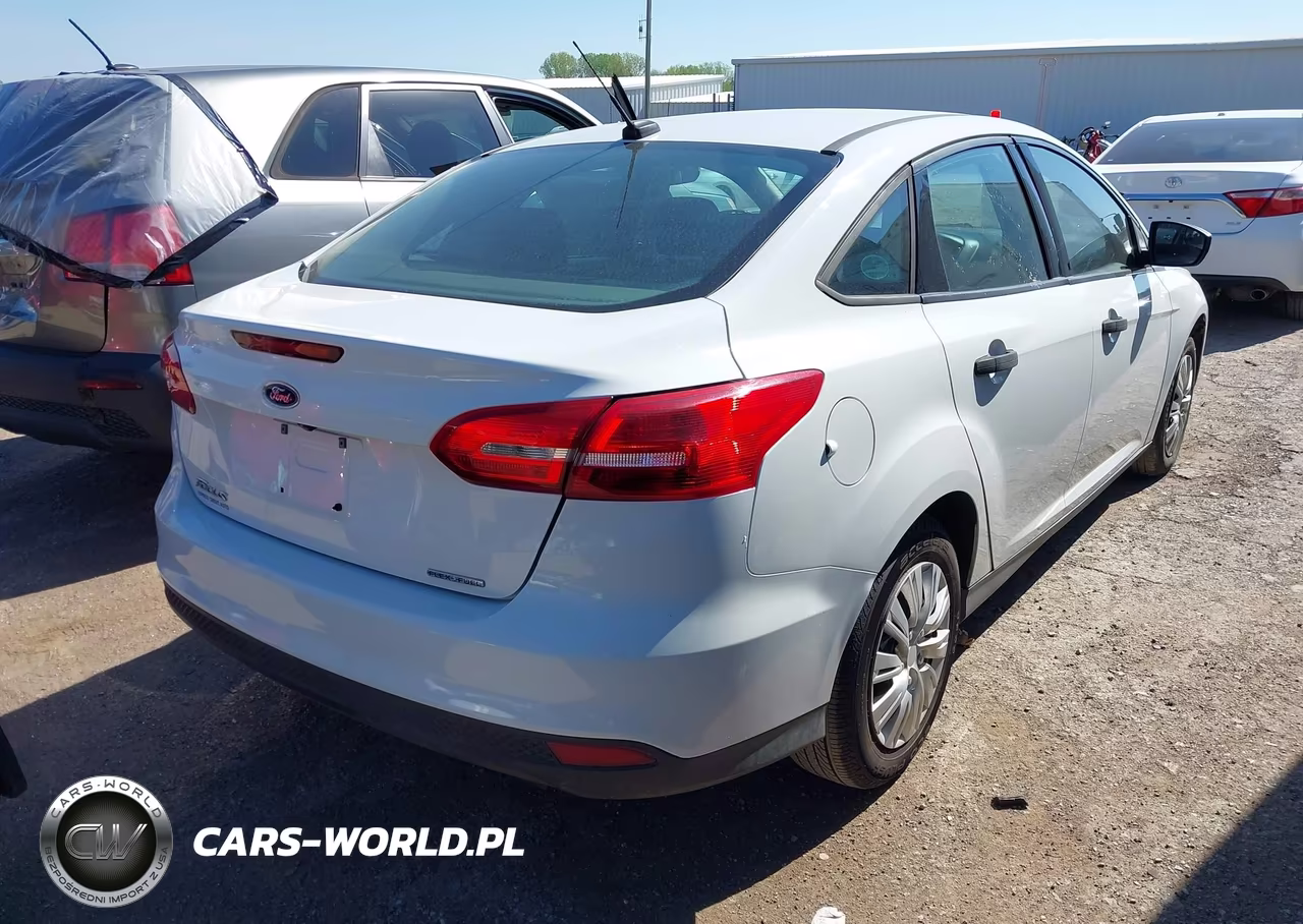 2016 Ford Focus S VIN:1FADP3E25GL253080 - 4