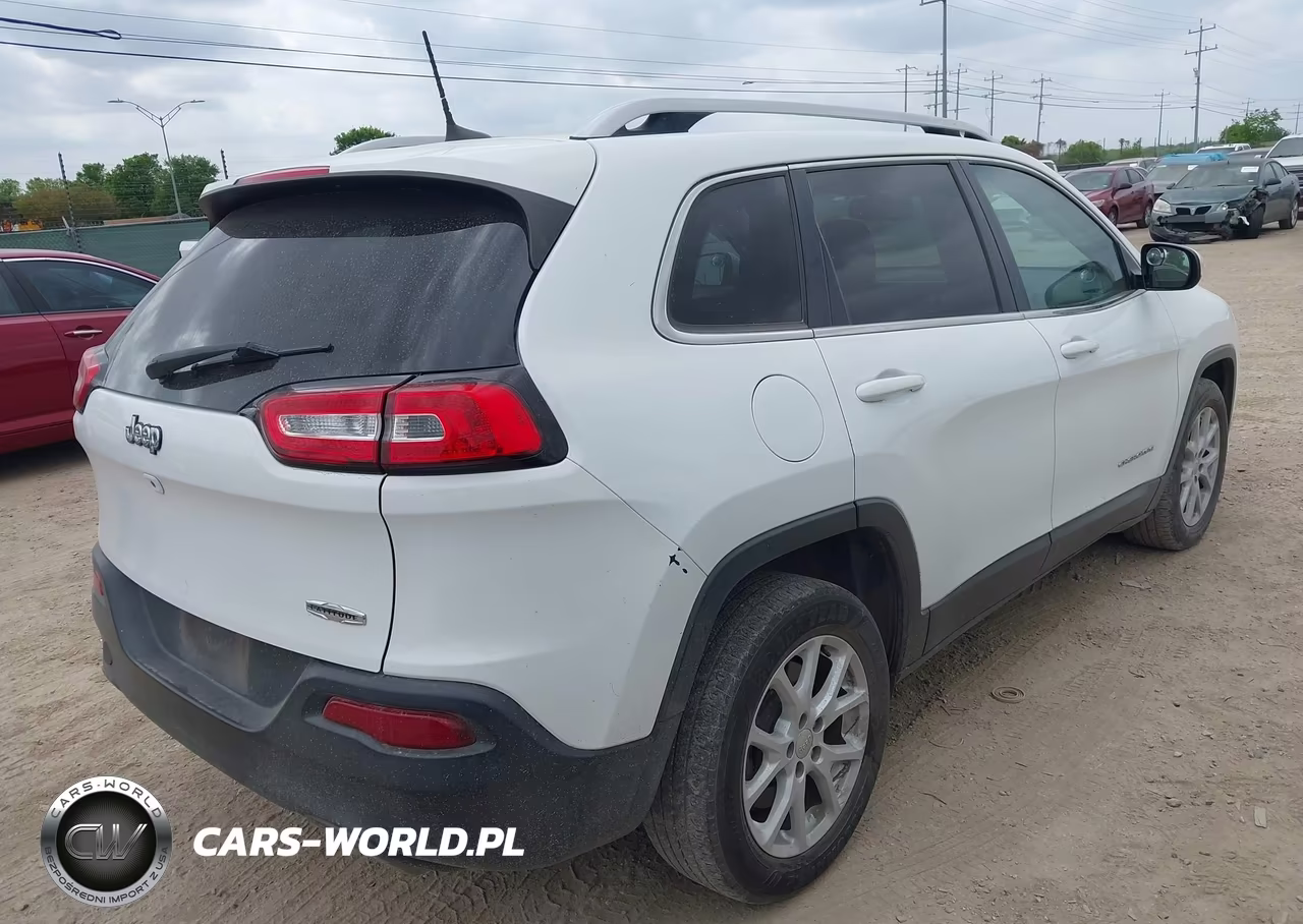 2017 Jeep Cherokee Latitude Fwd VIN:1C4PJLCS8HW535113 - 4