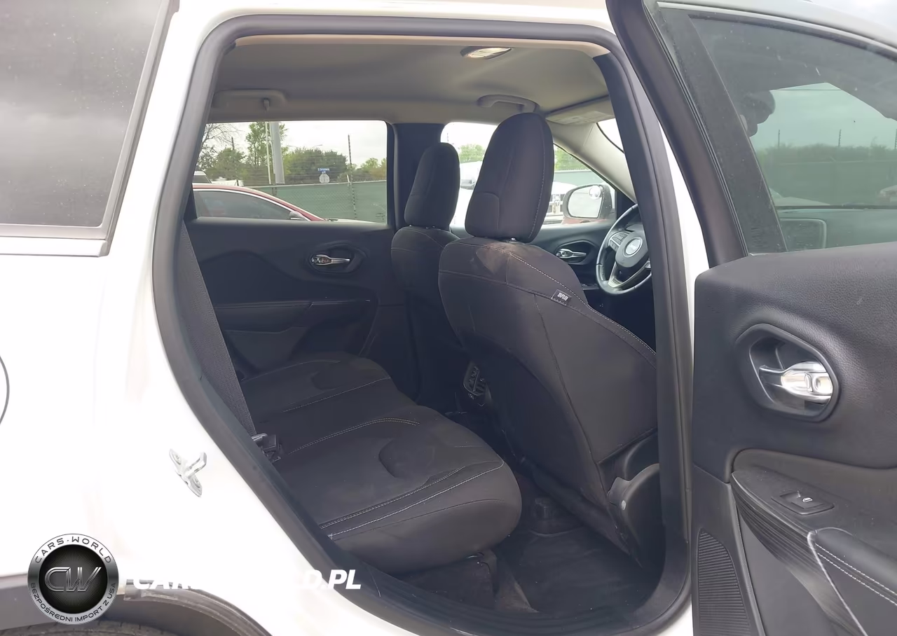 2017 Jeep Cherokee Latitude Fwd VIN:1C4PJLCS8HW535113 - 8