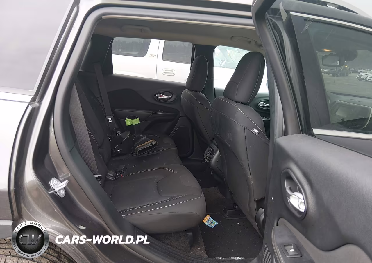 2016 Jeep Cherokee Latitude VIN:1C4PJLCB4GW342701 - 8