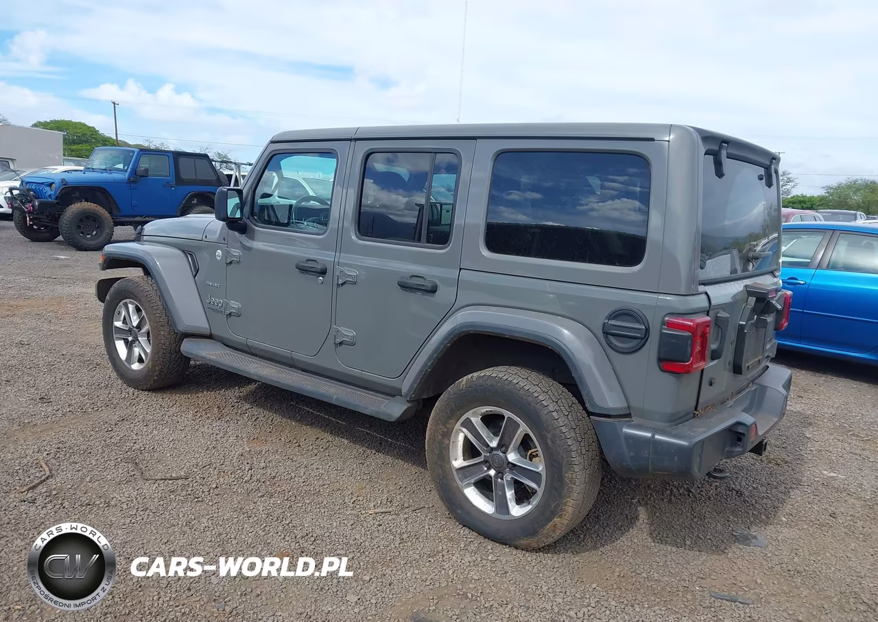 2020 Jeep Wrangler Unlimited Sahara 4X4 VIN:1C4HJXEN3LW106182 - 3