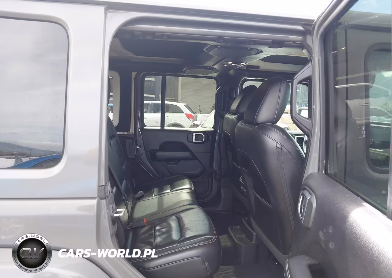 2020 Jeep Wrangler Unlimited Sahara 4X4 VIN:1C4HJXEN3LW106182 - 8