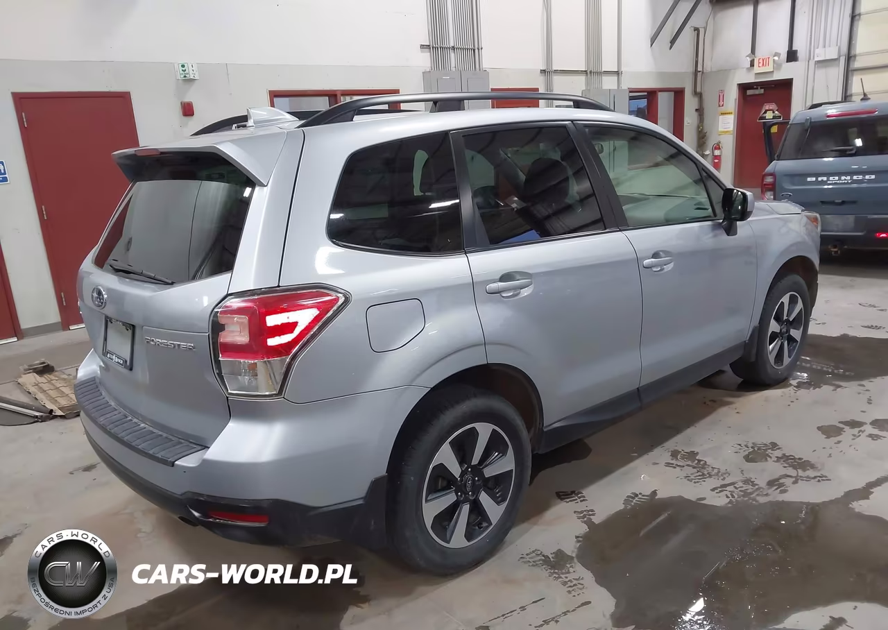 2018 Subaru Forester 2.5I Premium VIN:JF2SJAEC6JH458550 - 4