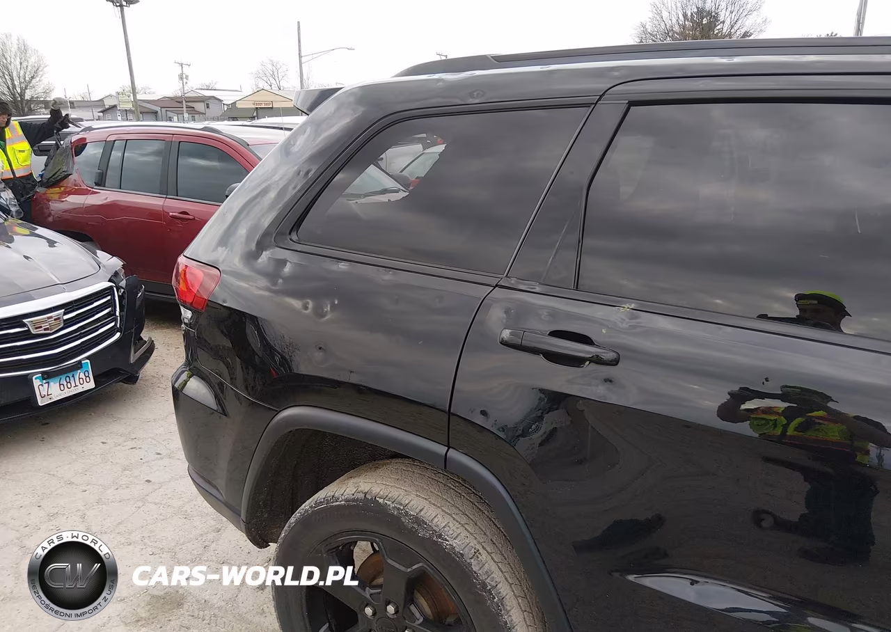 2019 Jeep Grand Cherokee Upland 4X4 VIN:1C4RJFAG7KC624074 - 21