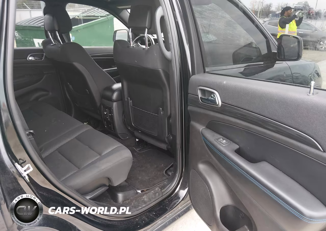 2019 Jeep Grand Cherokee Upland 4X4 VIN:1C4RJFAG7KC624074 - 8