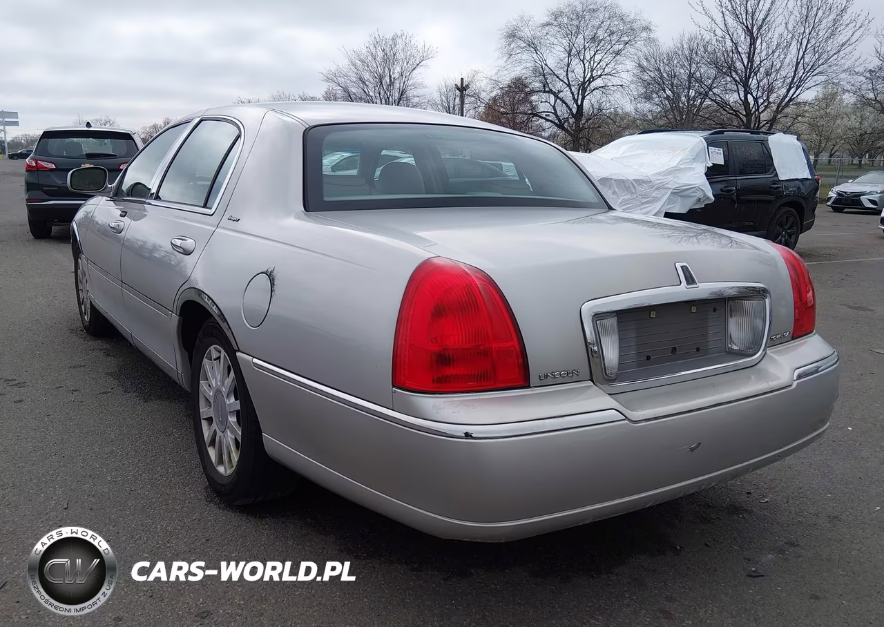 2006 Lincoln Town Car Designer Series VIN:1LNHM83W96Y609471 - 3