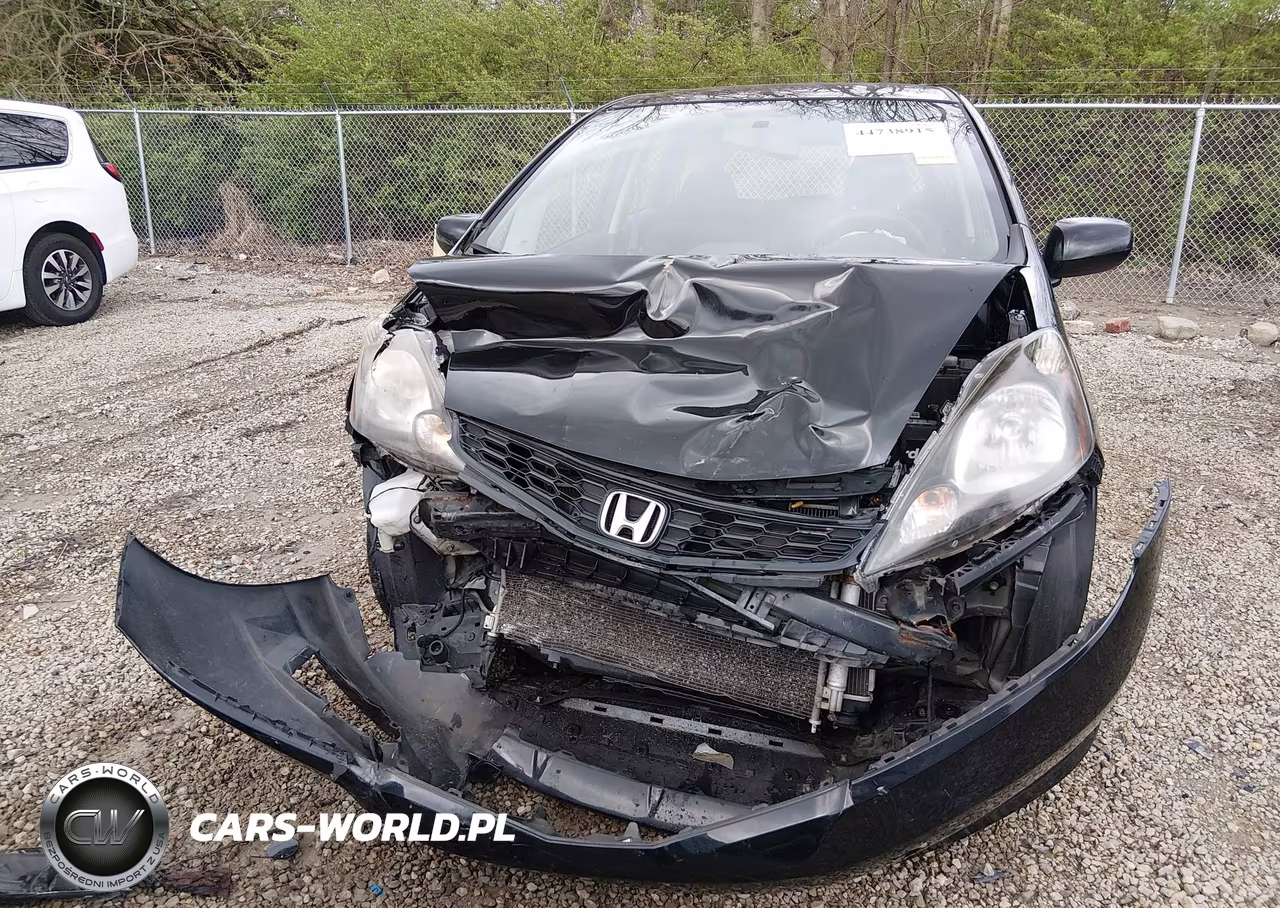 2013 Honda Fit Sport VIN:JHMGE8G50DC052876 - 13