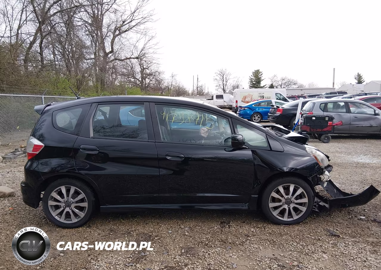 2013 Honda Fit Sport VIN:JHMGE8G50DC052876 - 14