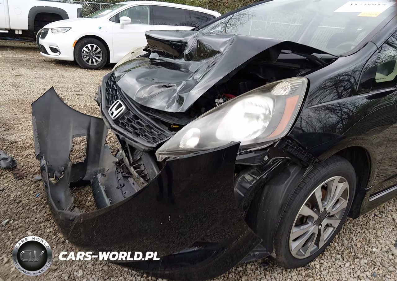 2013 Honda Fit Sport VIN:JHMGE8G50DC052876 - 18